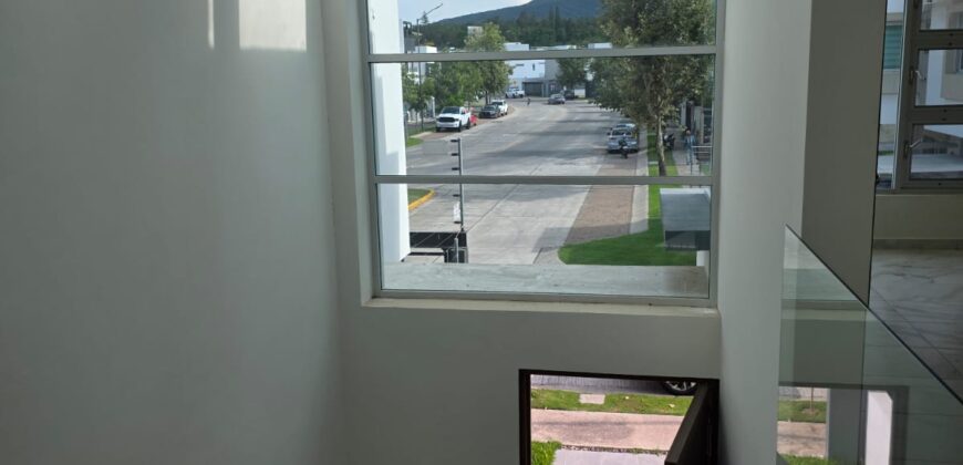 Estrena Casa en Renta, Cto. Bosques 345, Bosques Vallarta