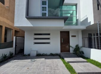 Estrena Casa en Renta, Cto. Bosques 345, Bosques Vallarta