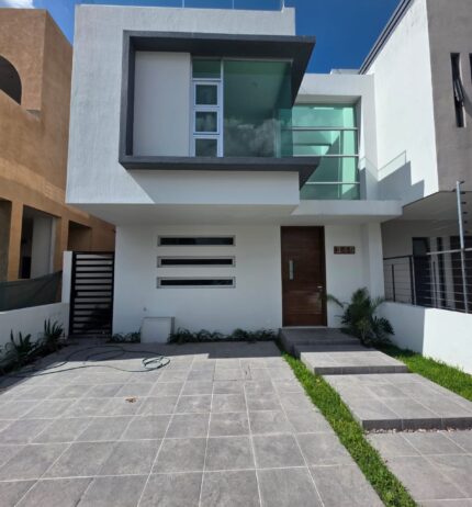 Estrena Casa en Renta, Cto. Bosques 345, Bosques Vallarta