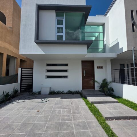 Estrena Casa en Renta, Cto. Bosques 345, Bosques Vallarta