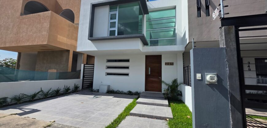 Estrena Casa en Renta, Cto. Bosques 345, Bosques Vallarta