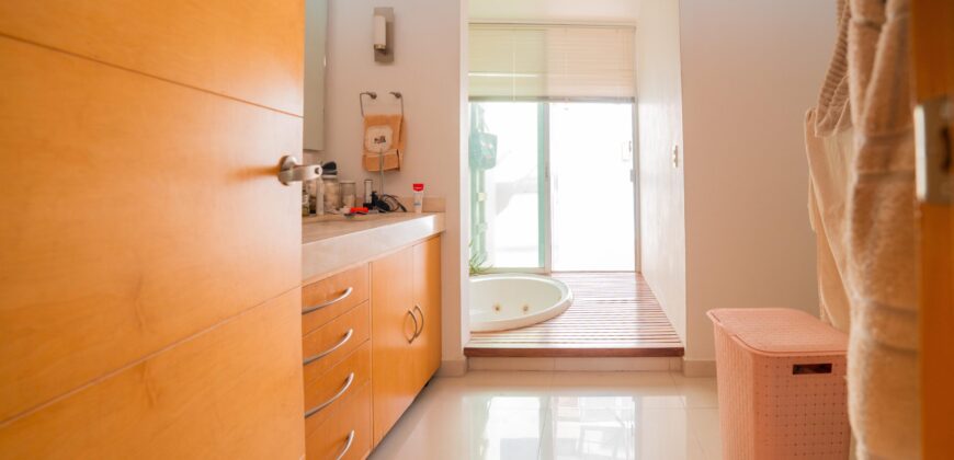 Casa en Venta, Av Sta Margarita  calle Culumus 125, Fracc. Valle Esmeralda