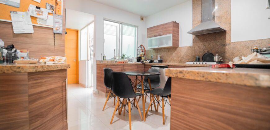 Casa en Venta, Av Sta Margarita  calle Culumus 125, Fracc. Valle Esmeralda