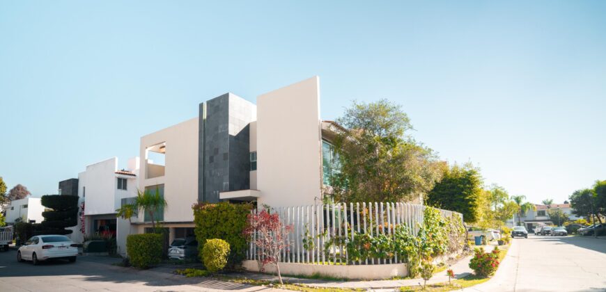 Casa en Venta, Av Sta Margarita  calle Culumus 125, Fracc. Valle Esmeralda