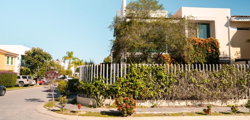 Casa en Venta, Av Sta Margarita  calle Culumus 125, Fracc. Valle Esmeralda