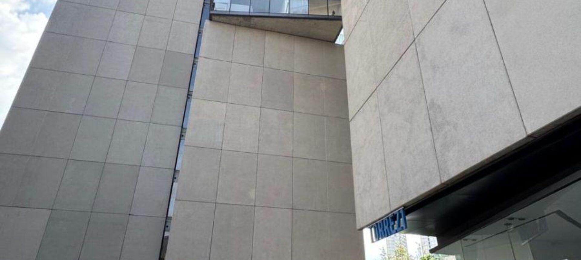 ESPECTACULAR DEPARTAMENTO EN TORRE ZENTRAL PISO 17, CON VISTAS AL CAMPO DE GOLF