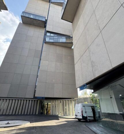 ESPECTACULAR DEPARTAMENTO EN TORRE ZENTRAL PISO 17, CON VISTAS AL CAMPO DE GOLF