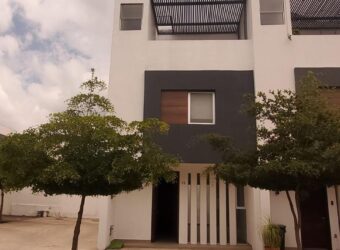 Venta casa en condomio Parques Zapopan