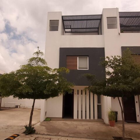 Venta casa en condomio Parques Zapopan