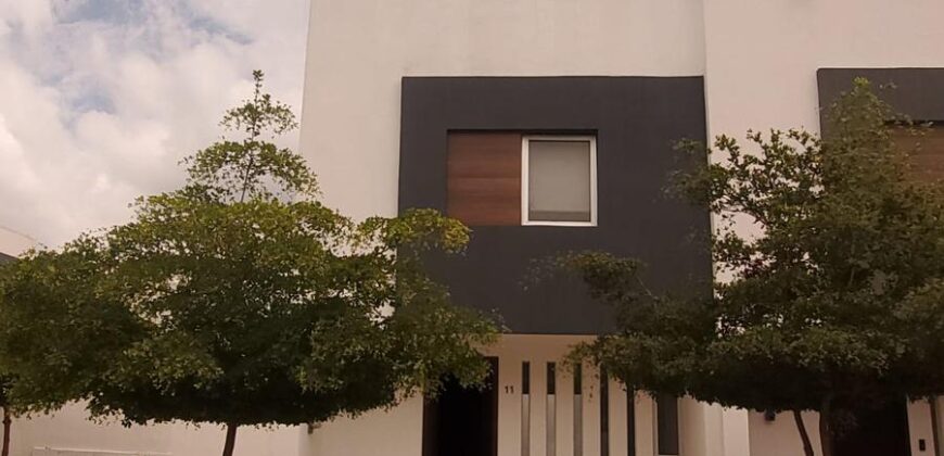 Venta casa en condomio Parques Zapopan